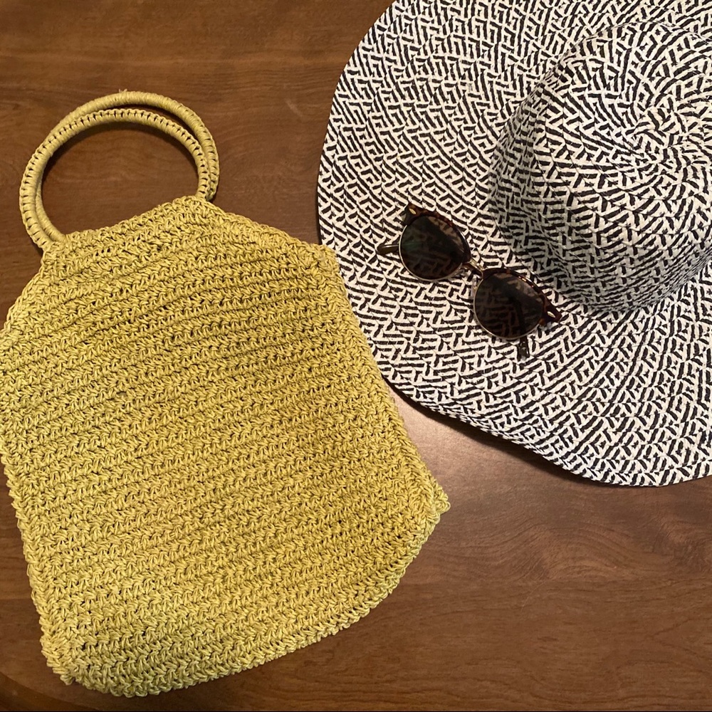 *VINTAGE* Green Straw Bag with Round Handles